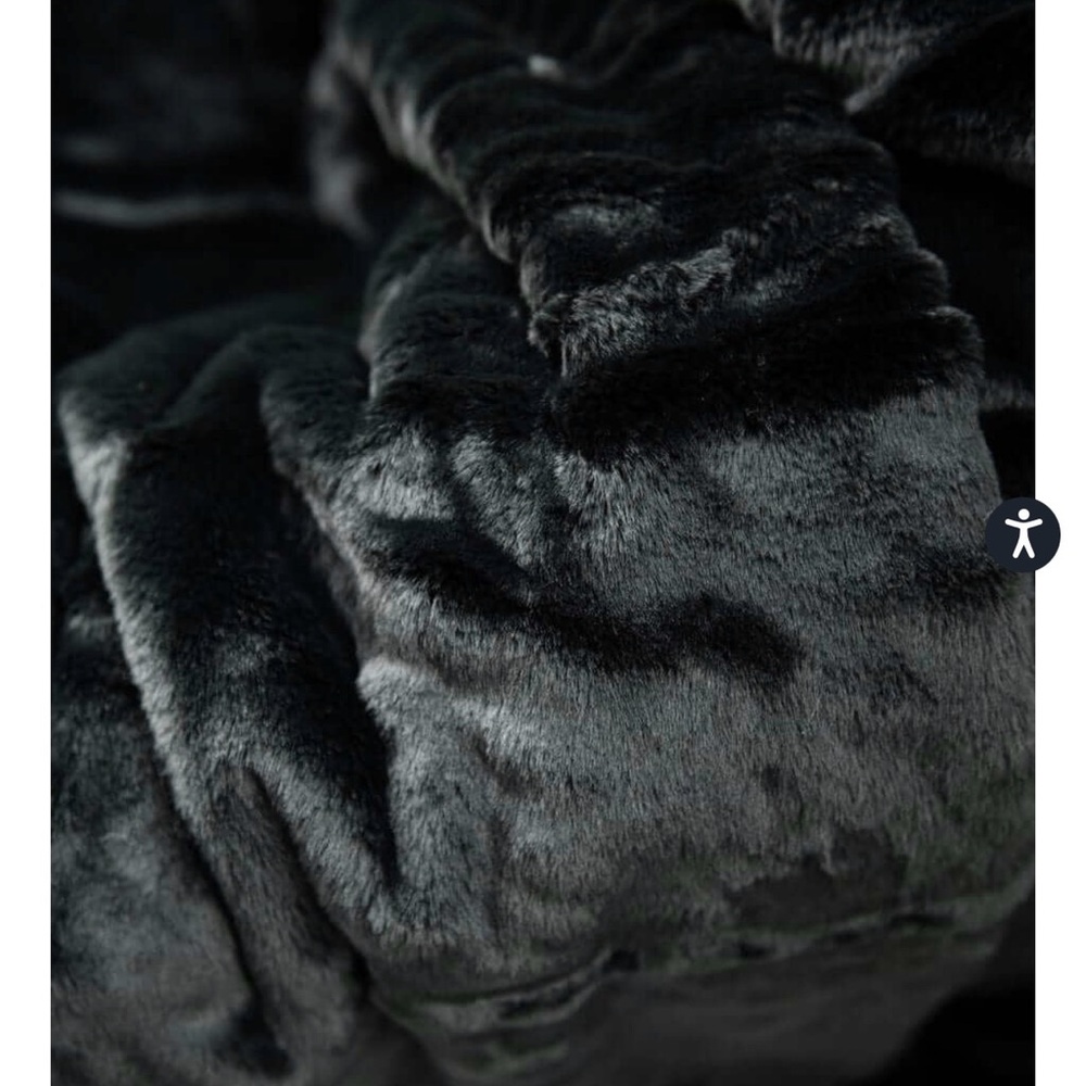 NWT Minky Couture Lush Black Onyx Blanket - Picture 4 of 4